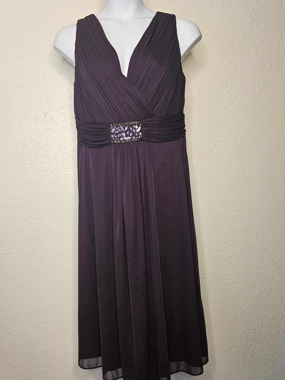 Elegant V-Neck Purple Evening Dress with Jeweled Waist